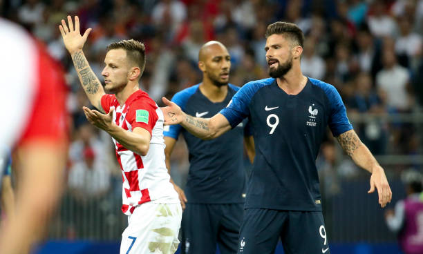 他们通过不 他们通过不