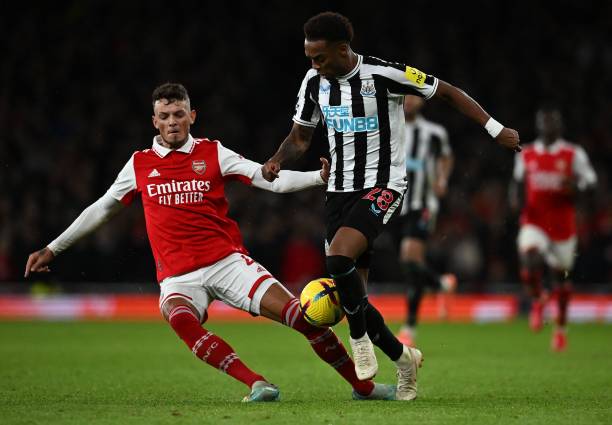 用替补席上 用替补席上