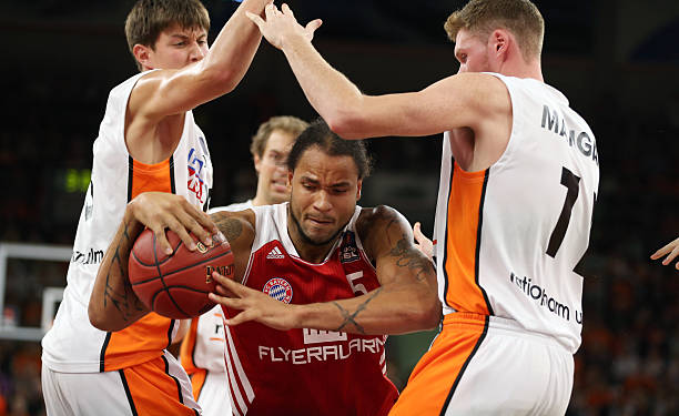 詹姆斯先是 詹姆斯先是